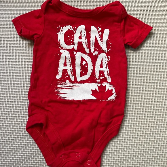 Canada onesie - Picture 1 of 2